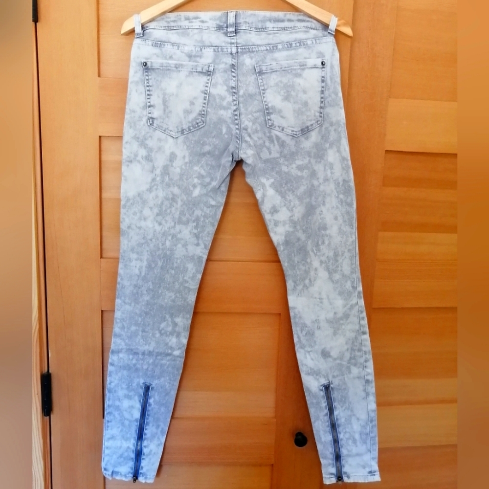 Jeans - Picture 2 of 5